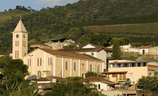 https://www.ascacafesespeciais.com.br/wp-content/uploads/2015/05/araponga-igreja-660x330-540x330.jpg